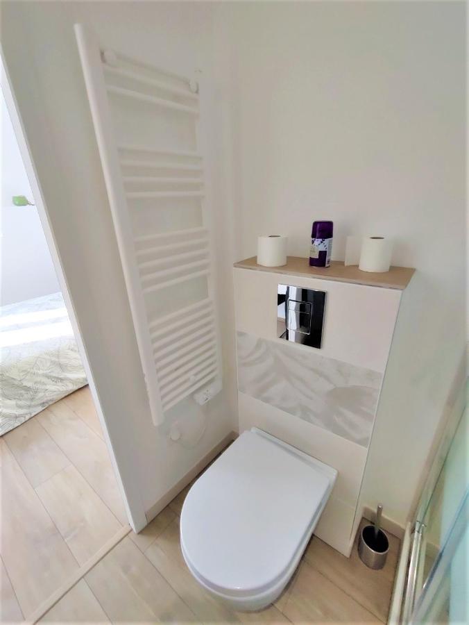 Appartement T2 "Mesange" Hyper Centre D'Ernee ภายนอก รูปภาพ